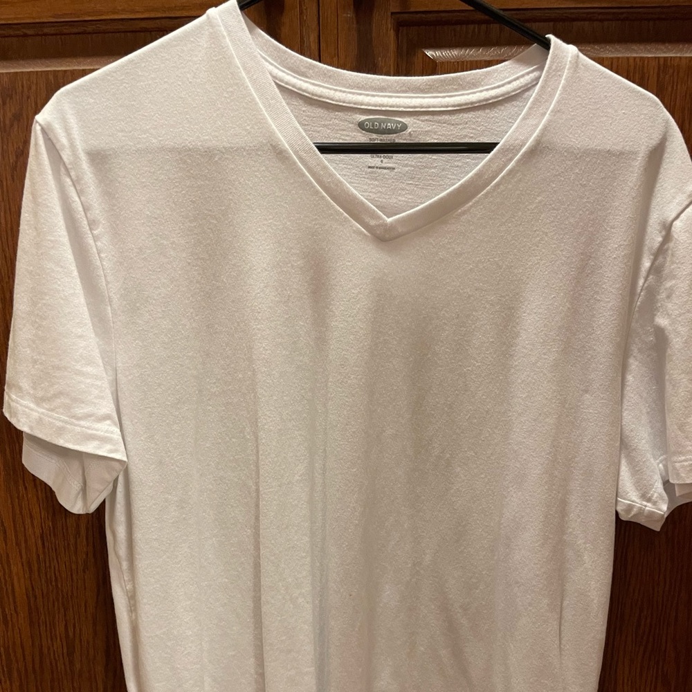 Set of 2 white Old Navy V-neck tshirts.